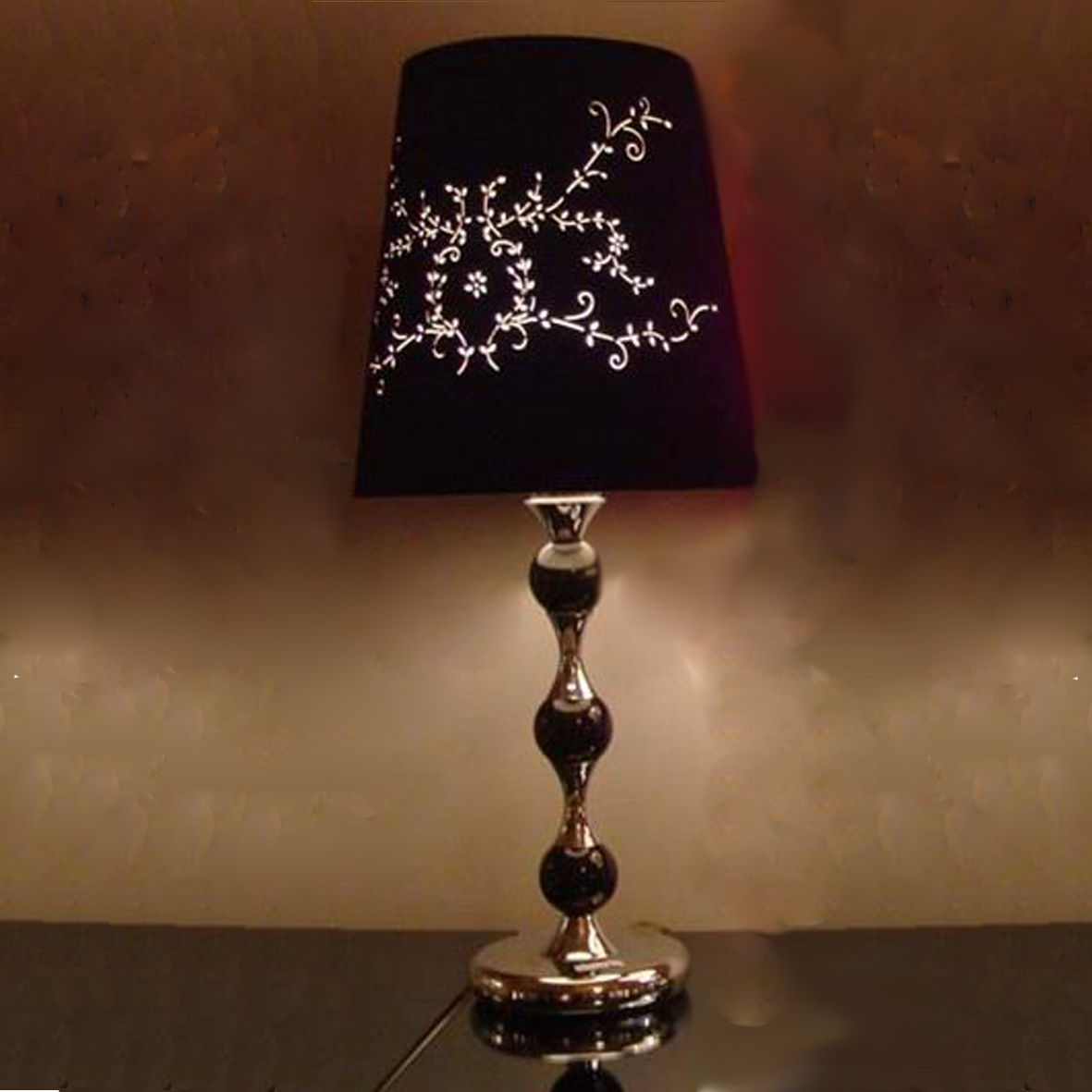 with three ball table lamp