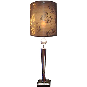with flower shade table lamp